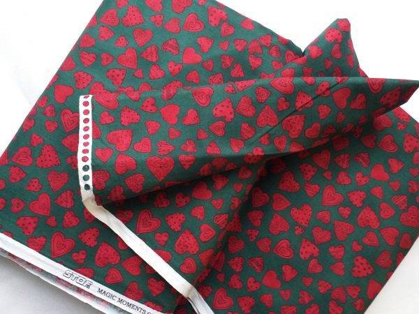 Tessuto americano ideale per patchwork, quilt e cucito creativo, realizzato in cotone 100% in altezza di cm 110.