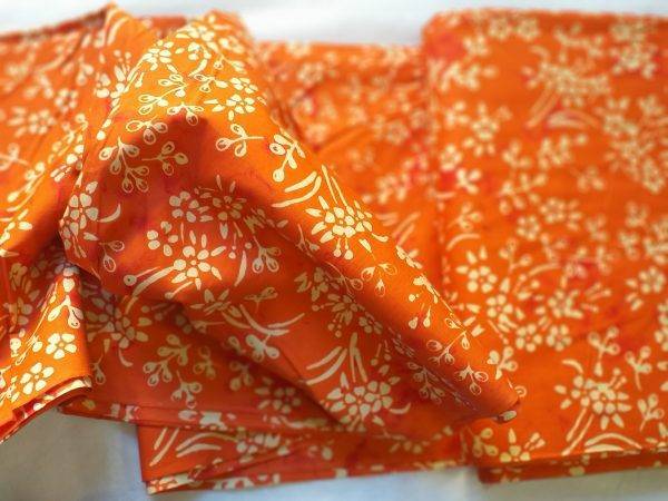 Tessuto cotone 100% stampato con tecnica batik