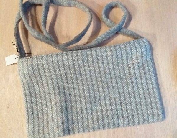 Borsetta di pura lana fine merinos con intero in lino cerato