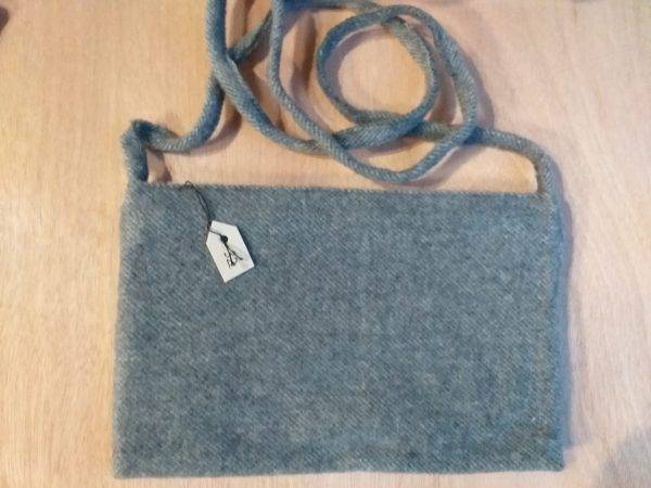Borsetta di pura lana fine merinos con intero in lino cerato