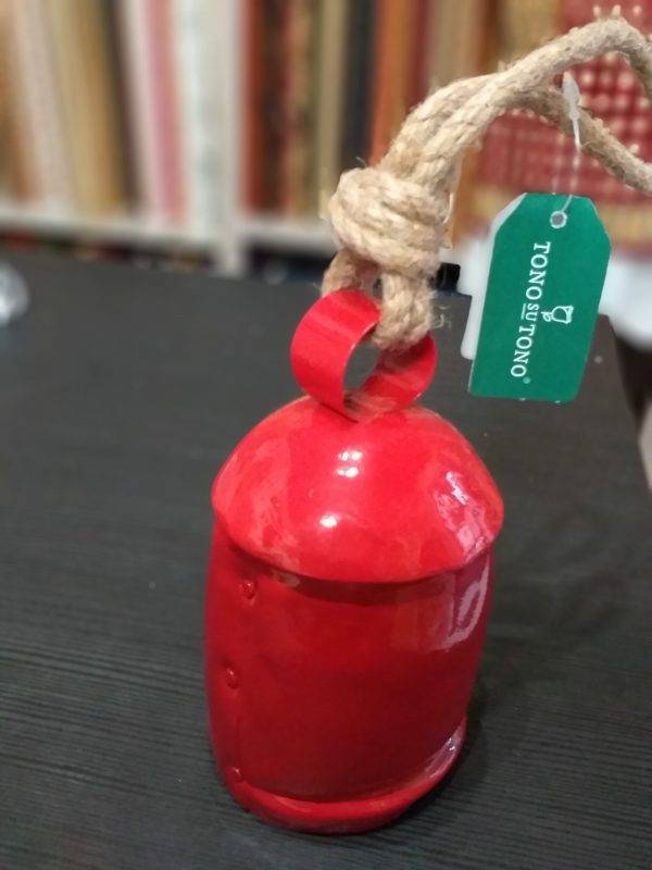 Campana rossa in metallo.